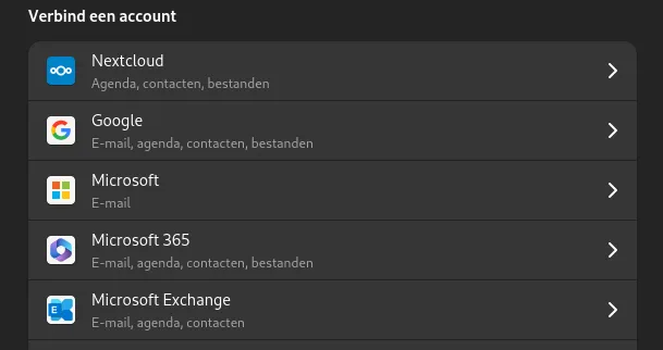 Het scherm ‘Verbind een account’ in GNOME, met onder andere Nextcloud, Google en Microsoft 365